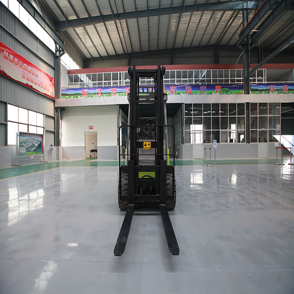 EF435 Four-wheel dual-drive battery counterbalanced forklift